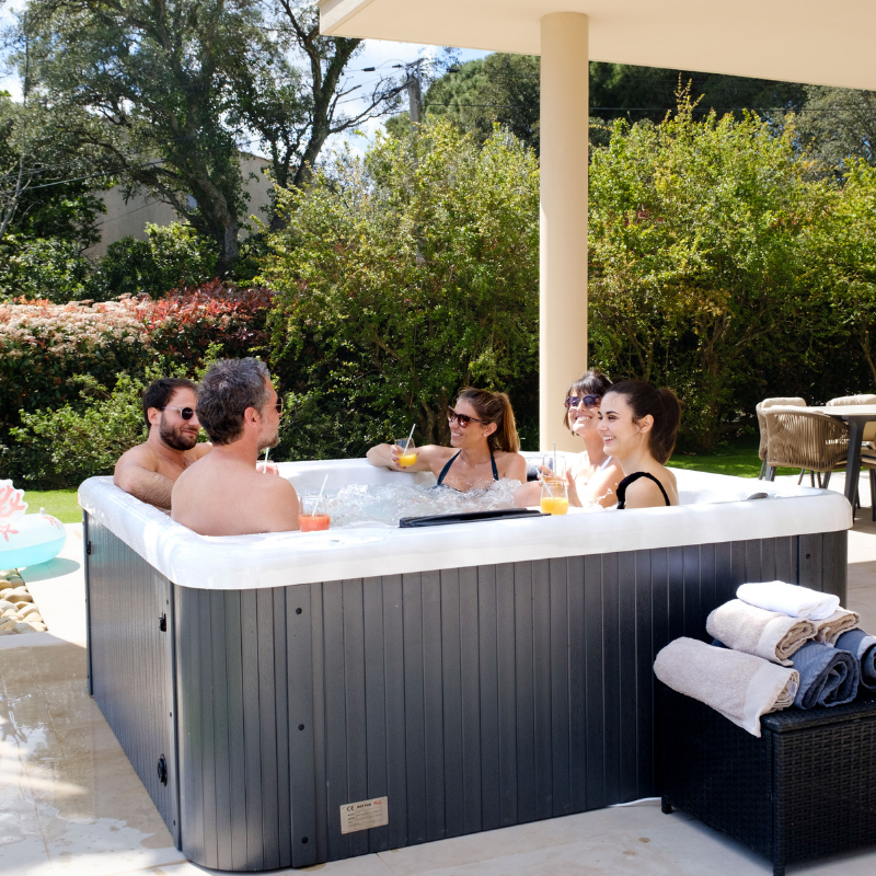Spa Rigide Acrylique carré 5 places 12 jets d'eau Bestway