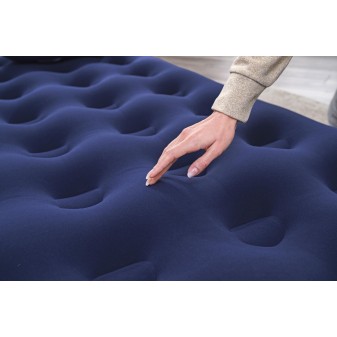 Matelas gonflable 2 places Queen 22 cm Bestway® confort optimal avec pompe incluse Matelas gonflable 2 places Queen 22 cm Bestway® confort optimal avec pompe incluse