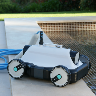 Robot piscine Mia - fond plat - 24 m² max Robot piscine Mia - fond plat - 24 m² max