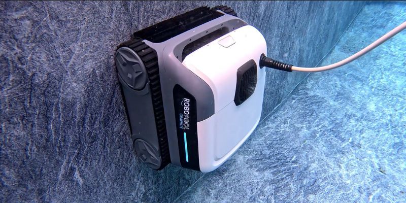 Robot piscine — nettoyage fond et parois