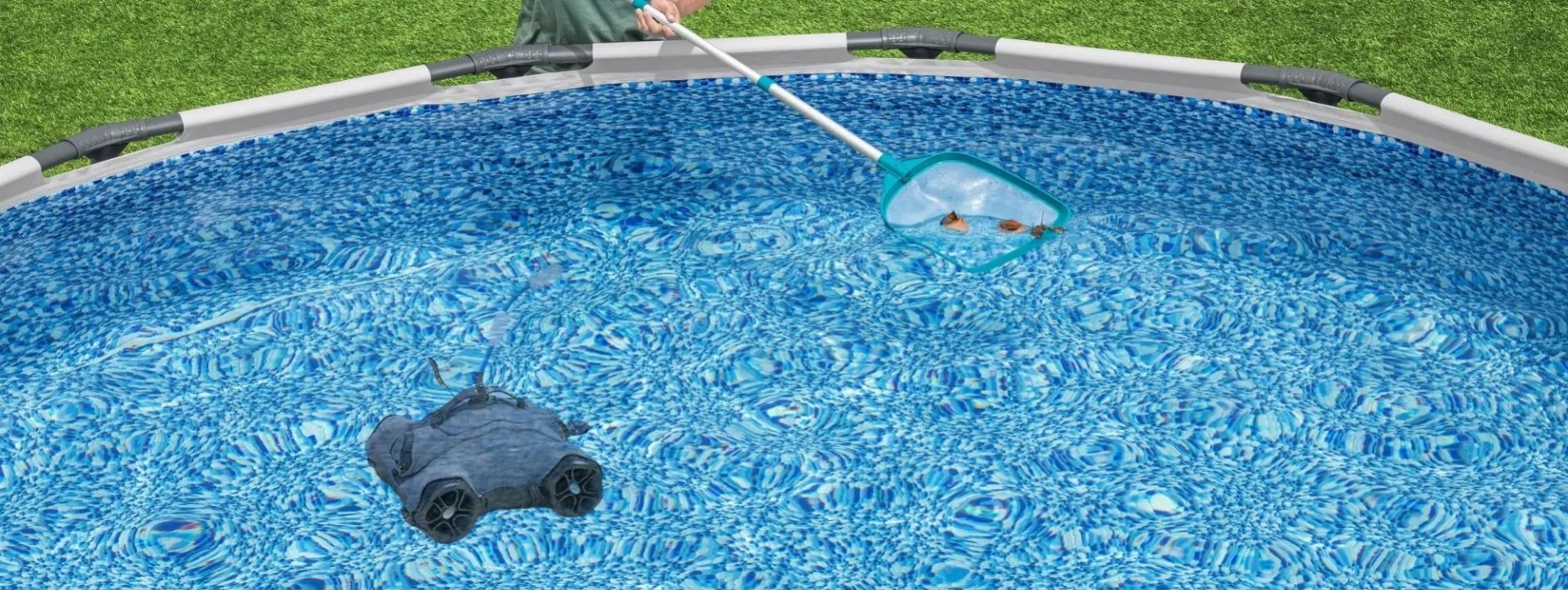 Les accessoires incontournables pour entretenir facilement votre piscine