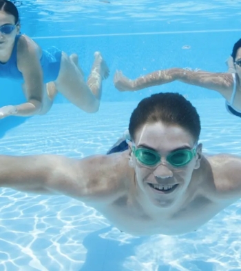 Comment traiter sa piscine contre les algues ?