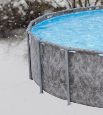 Piscine hors-sol : que faire en cas de gel ou de neige ?